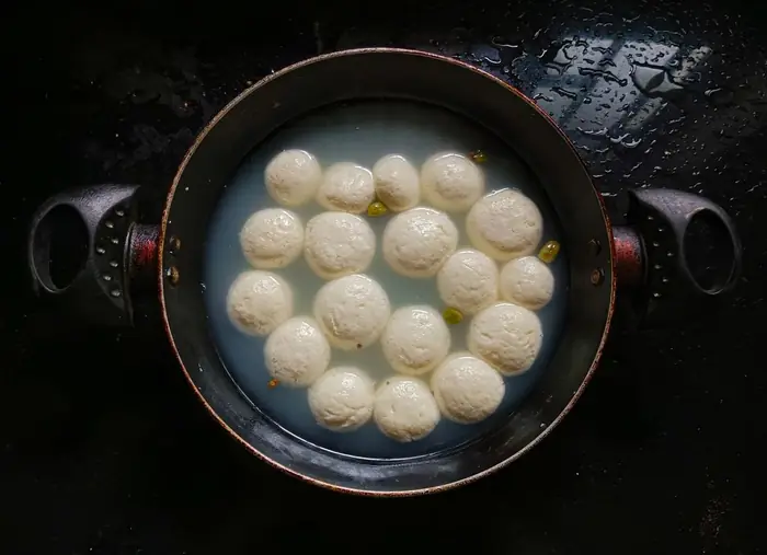Traditional Bengali Spongy Rasgulla in Earthen Pot